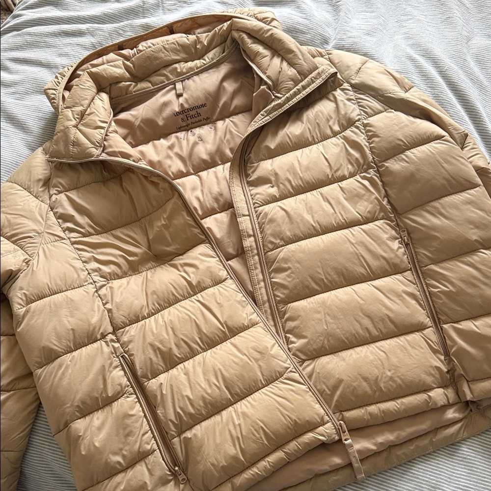 Abercrombie & Fitch Beige packable puffer